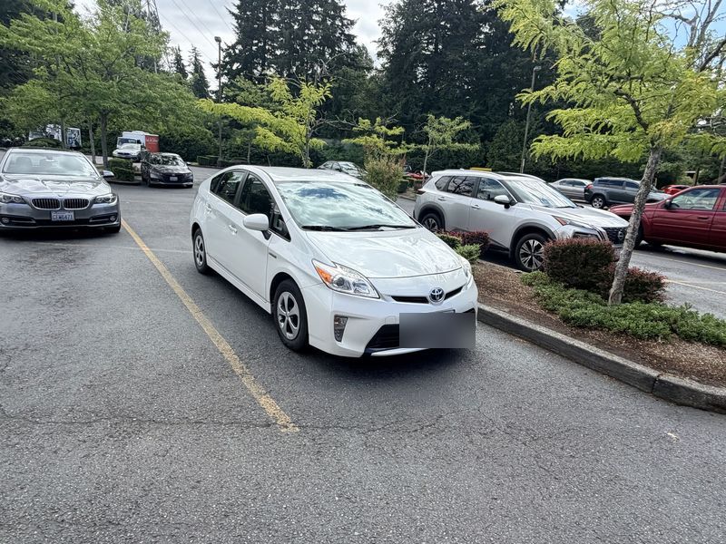 2015 Toyota Prius, front three quarter view